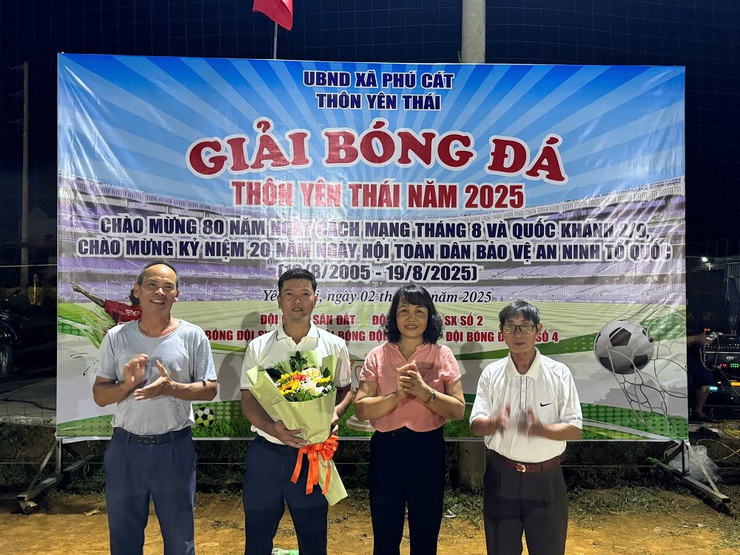 Thôn Yên Thái tổ chức nhiều hoạt động sôi nổi chào mừng Quốc khánh 2/9, kỷ niệm 20 năm Ngày hội Quốc phòng toàn dân và Đại hội Đảng bộ xã Phú Cát lần thứ Nhất- Ảnh 4.