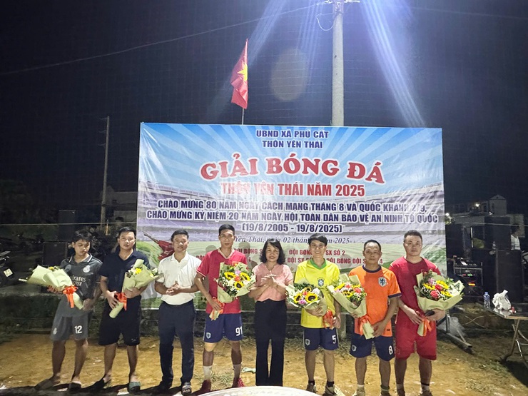 Thôn Yên Thái tổ chức nhiều hoạt động sôi nổi chào mừng Quốc khánh 2/9, kỷ niệm 20 năm Ngày hội Quốc phòng toàn dân và Đại hội Đảng bộ xã Phú Cát lần thứ Nhất- Ảnh 5.