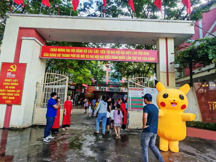 Trường Tiểu học Hoàng Liệt hân hoan chào đón học sinh lớp Một - Dìu dắt những bước đi đầu tiên đầy yêu thương và hi vọng - Ảnh 3.