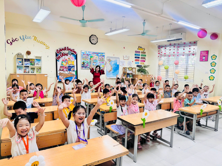 Trường Tiểu học Hoàng Liệt hân hoan chào đón học sinh lớp Một - Dìu dắt những bước đi đầu tiên đầy yêu thương và hi vọng - Ảnh 4.