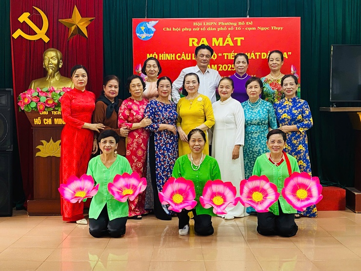 Chi hội phụ nữ TDP số 16 cụm Ngọc Thuỵ-phường Bồ Đề ra mắt câu lạc bộ “Tiếng hát dân ca”- Ảnh 8.