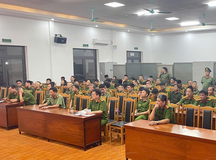 Công an xã Thiên Lộc ra quân tổng kiểm tra, kiểm soát hành chính trên địa bàn xã, chào mừng kỷ niệm 80 năm Cách mạng tháng Tám thành công; Quốc khánh 2/9 và Đại hội Đảng các cấp nhiệm kỳ 2025-2030- Ảnh 3.