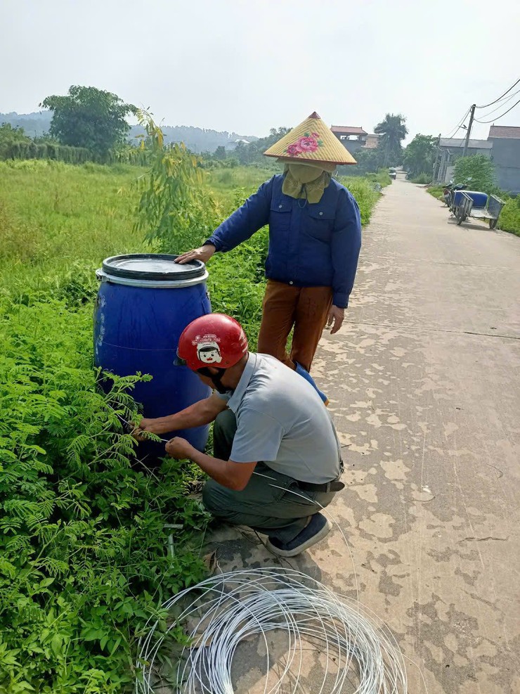CHI HỘI NÔNG DÂN THÔN ĐÔNG, THÔN NINH MÔN ( XÃ NỘI BÀI) THU GOM VỎ BAO BÌ THUỐC BẢO VỆ THỰC VẬT VÀ ĐẶT THÊM CÁC THÙNG ĐỰNG TẠI CÁC CÁNH ĐỒNG- Ảnh 5.
