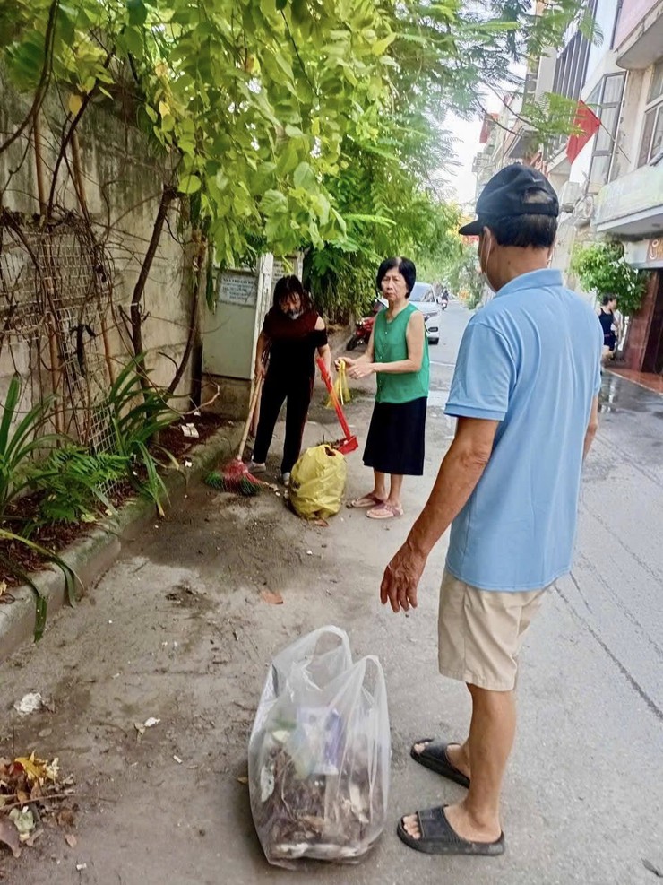 PHƯỜNG HỒNG HÀ PHÁT ĐỘNG RA QUÂN TỔNG VỆ SINH MÔI TRƯỜNG NĂM 2025: LAN TOẢ TRÁCH NHIỆM VÌ THỦ ĐÔ SÁNG – XANH – SẠCH – ĐẸP- Ảnh 11.