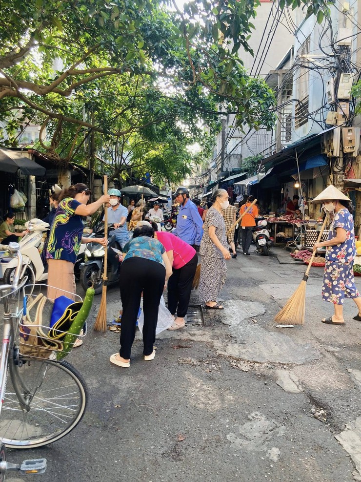 PHƯỜNG HỒNG HÀ PHÁT ĐỘNG RA QUÂN TỔNG VỆ SINH MÔI TRƯỜNG NĂM 2025: LAN TOẢ TRÁCH NHIỆM VÌ THỦ ĐÔ SÁNG – XANH – SẠCH – ĐẸP- Ảnh 10.