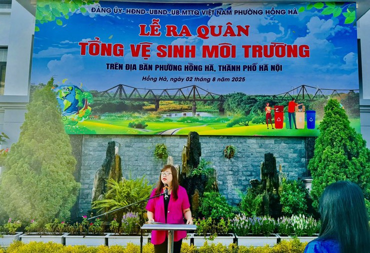 PHƯỜNG HỒNG HÀ PHÁT ĐỘNG RA QUÂN TỔNG VỆ SINH MÔI TRƯỜNG NĂM 2025: LAN TOẢ TRÁCH NHIỆM VÌ THỦ ĐÔ SÁNG – XANH – SẠCH – ĐẸP- Ảnh 3.