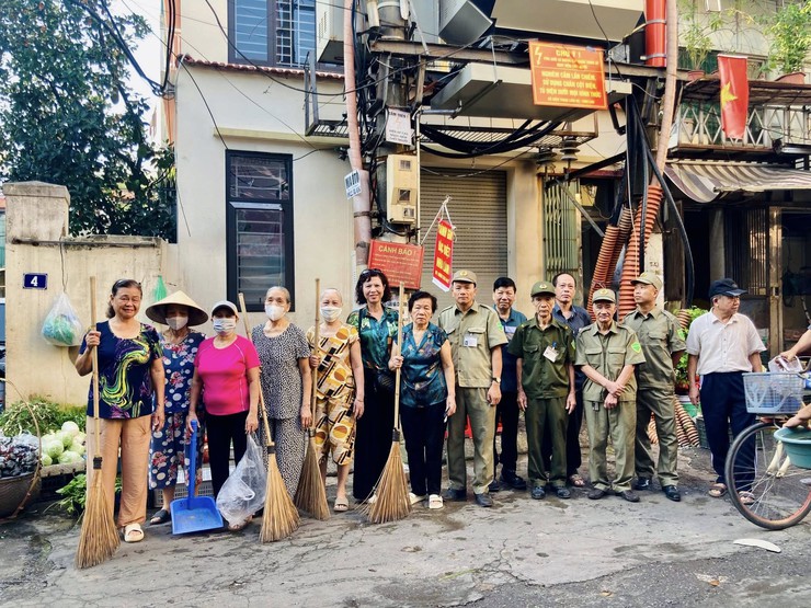 PHƯỜNG HỒNG HÀ PHÁT ĐỘNG RA QUÂN TỔNG VỆ SINH MÔI TRƯỜNG NĂM 2025: LAN TOẢ TRÁCH NHIỆM VÌ THỦ ĐÔ SÁNG – XANH – SẠCH – ĐẸP- Ảnh 8.