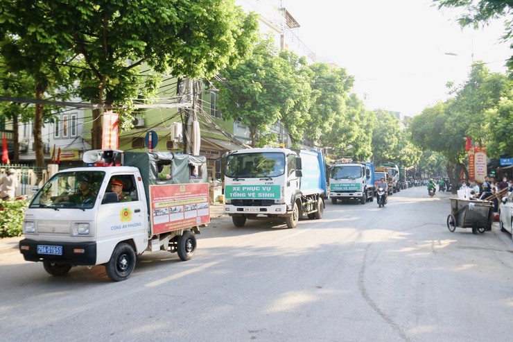 PHƯỜNG HỒNG HÀ PHÁT ĐỘNG RA QUÂN TỔNG VỆ SINH MÔI TRƯỜNG NĂM 2025: LAN TOẢ TRÁCH NHIỆM VÌ THỦ ĐÔ SÁNG – XANH – SẠCH – ĐẸP- Ảnh 7.