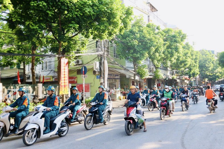 PHƯỜNG HỒNG HÀ PHÁT ĐỘNG RA QUÂN TỔNG VỆ SINH MÔI TRƯỜNG NĂM 2025: LAN TOẢ TRÁCH NHIỆM VÌ THỦ ĐÔ SÁNG – XANH – SẠCH – ĐẸP- Ảnh 6.