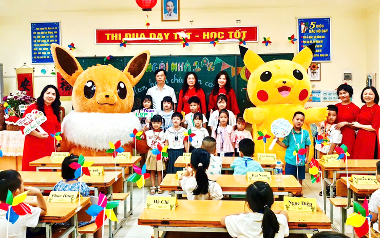 Trường Tiểu học Hoàng Liệt hân hoan chào đón học sinh lớp Một - Dìu dắt những bước đi đầu tiên đầy yêu thương và hi vọng - Ảnh 6.