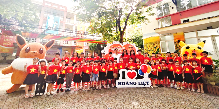Trường Tiểu học Hoàng Liệt hân hoan chào đón học sinh lớp Một - Dìu dắt những bước đi đầu tiên đầy yêu thương và hi vọng - Ảnh 7.