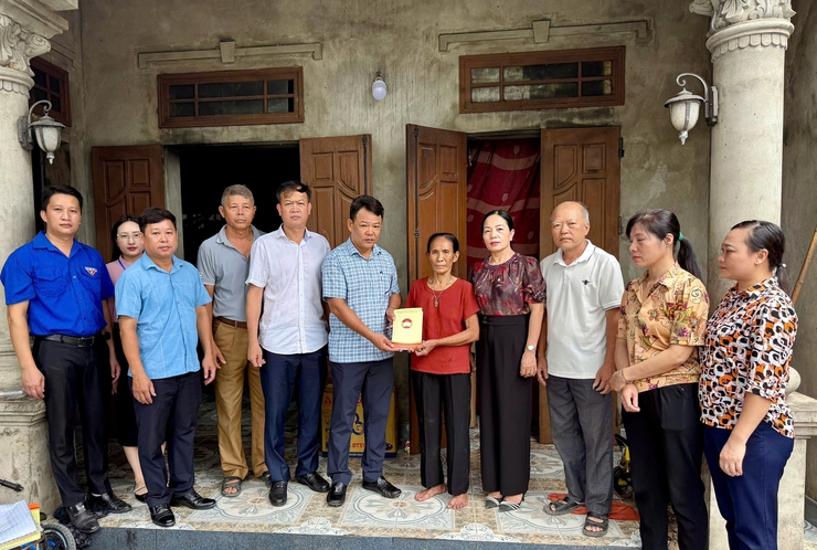LAN TỎA NGHĨA TÌNH – CHUNG TAY GIÚP ĐỠ GIA ĐÌNH GẶP NẠN TẠI THÔN PHÙ LƯU HẠ, XÃ HOÀ XÁ- Ảnh 2.