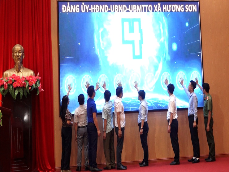 Xã Hương Sơn lan tỏa nhận thức, kỹ năng số đến từng người dân- Ảnh 1.