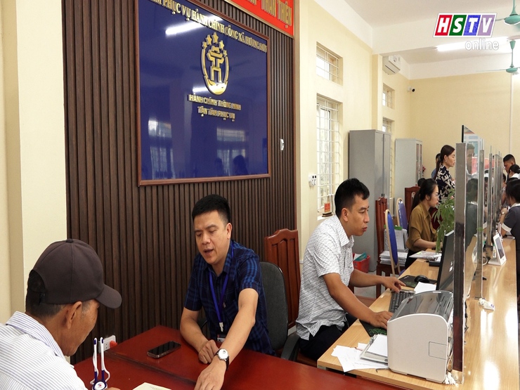 Xã Hương Sơn xây dựng chính quyền gần dân, sát dân, làm hết việc, chứ không hết giờ- Ảnh 2.