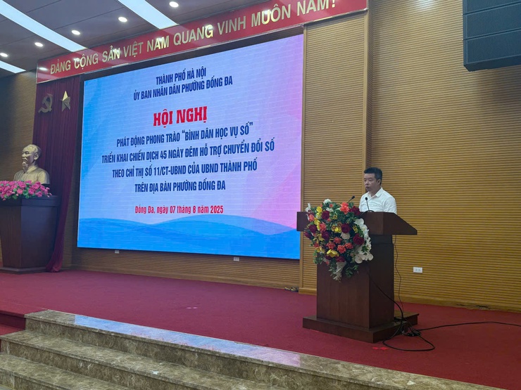 Hội nghị Phát động phong trào “Bình dân học vụ số” và triển khai Chiến dịch “45 ngày đêm ra quân hỗ trợ hoạt động chuyển đổi số trong giai đoạn đầu vận hành mô hình chính quyền địa phương hai cấp” trên địa bàn phường- Ảnh 2.