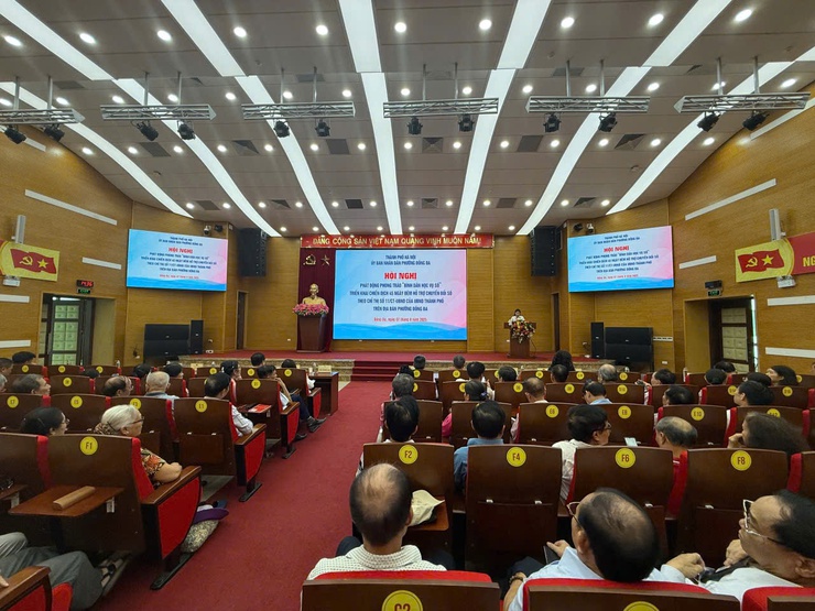 Hội nghị Phát động phong trào “Bình dân học vụ số” và triển khai Chiến dịch “45 ngày đêm ra quân hỗ trợ hoạt động chuyển đổi số trong giai đoạn đầu vận hành mô hình chính quyền địa phương hai cấp” trên địa bàn phường- Ảnh 1.