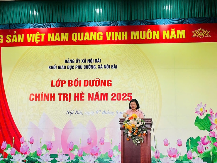 HƠN 200 CÁN BỘ QUẢN LÝ, GIÁO VIÊN, NHÂN VIÊN 
CÁC TRƯỜNG MẦM NON, TIỂU HỌC, THCS PHÚ CƯỜNG THAM DỰ LỚP BỒI DƯỠNG CHÍNH TRỊ HÈ NĂM 2025- Ảnh 3.