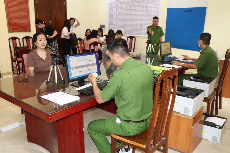 Xã Phú Xuyên tích cực hoàn thành kế hoạch cấp đổi thẻ Đảng viên- Ảnh 3.