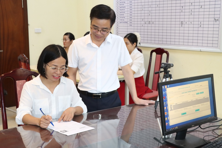 Xã Phú Xuyên tích cực hoàn thành kế hoạch cấp đổi thẻ Đảng viên- Ảnh 6.