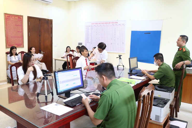 Xã Phú Xuyên tích cực hoàn thành kế hoạch cấp đổi thẻ Đảng viên- Ảnh 9.