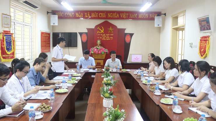 UBND phường Tây Mỗ làm việc với các trường học trên địa bàn nhằm tháo gỡ khó khăn trước thềm năm học mới- Ảnh 1.