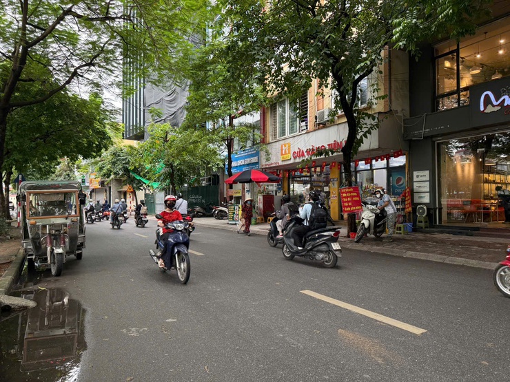 Hà Nội ngày 7/8 nắng gián đoạn, chiều tối và đêm khả năng có mưa rào và dông- Ảnh 1.