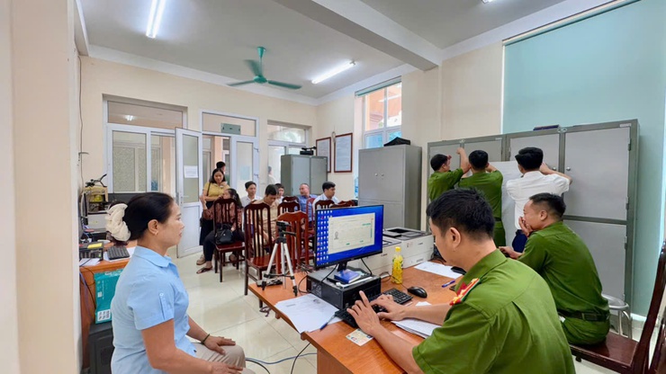 ĐẢNG ỦY XÃ TAM HƯNG TRIỂN KHAI CÔNG TÁC ĐỔI THẺ ĐẢNG VIÊN THEO CHỈ ĐẠO CỦA THÀNH ỦY HÀ NỘI- Ảnh 8.