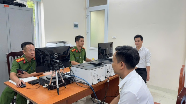ĐẢNG ỦY XÃ TAM HƯNG TRIỂN KHAI CÔNG TÁC ĐỔI THẺ ĐẢNG VIÊN THEO CHỈ ĐẠO CỦA THÀNH ỦY HÀ NỘI- Ảnh 5.