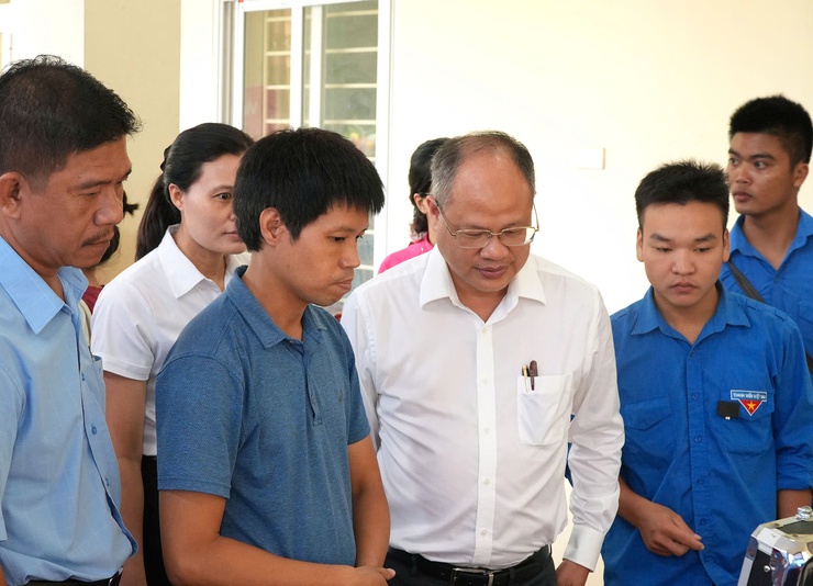 Phát động phong trào “Bình dân học vụ số” và triển khai chiến dịch “45 ngày đêm ra quân hỗ trợ hoạt động chuyển đổi số”  trên địa bàn xã- Ảnh 4.
