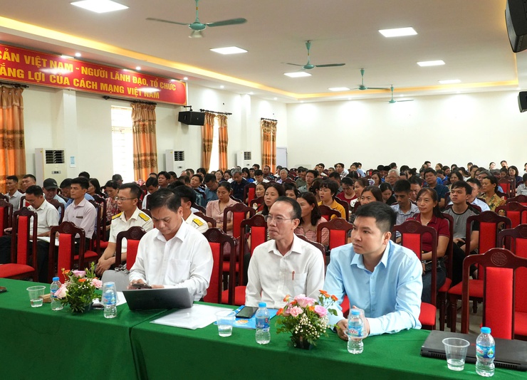 Phát động phong trào “Bình dân học vụ số” và triển khai chiến dịch “45 ngày đêm ra quân hỗ trợ hoạt động chuyển đổi số”  trên địa bàn xã- Ảnh 1.