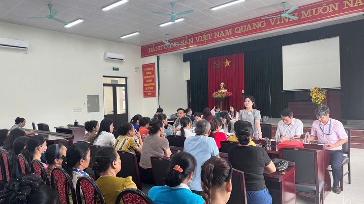 Phòng giao dịch Ngân hàng Chính sách xã hội Hà Đông tổ chức phiên giao dịch tại Điểm giao dịch Phú Lương (TP Hà Nội)- Ảnh 1.