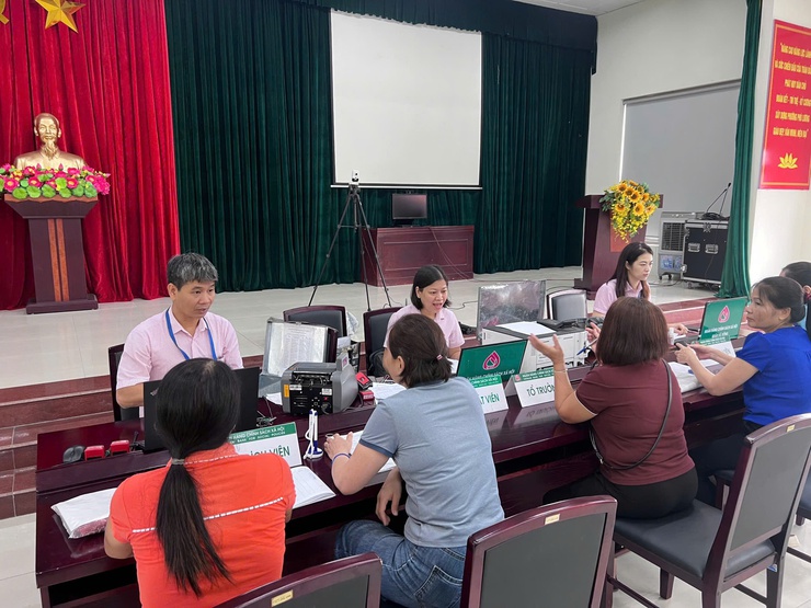Phòng giao dịch Ngân hàng Chính sách xã hội Hà Đông tổ chức phiên giao dịch tại Điểm giao dịch Phú Lương (TP Hà Nội)- Ảnh 2.