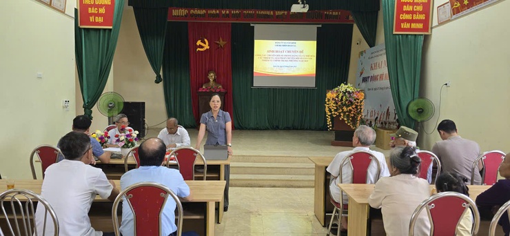 Sinh hoạt chuyên đề tại Chi bộ thôn Đoàn xá, Giang Làng về đẩy mạnh chuyển đổi số trong Đảng và triển khai phong trào “Bình dân học vụ số”- Ảnh 1.