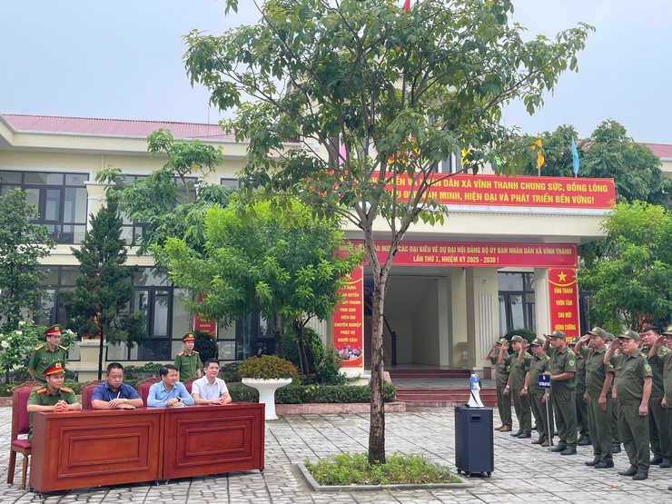 UBND XÃ VĨNH THANH TỔ CHỨC LỄ RA QUÂN ĐẢM BẢO TRẬT TỰ ĐÔ THỊ, TRẬT TỰ CÔNG CỘNG, PHÒNG CHỐNG TỘI PHẠM, ĐẢM BẢO AN NINH, AN TOÀN ĐẠI HỘI ĐẢNG CÁC CẤP- Ảnh 6.