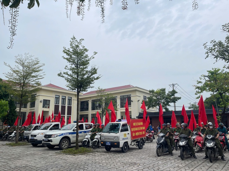 UBND XÃ VĨNH THANH TỔ CHỨC LỄ RA QUÂN ĐẢM BẢO TRẬT TỰ ĐÔ THỊ, TRẬT TỰ CÔNG CỘNG, PHÒNG CHỐNG TỘI PHẠM, ĐẢM BẢO AN NINH, AN TOÀN ĐẠI HỘI ĐẢNG CÁC CẤP- Ảnh 9.