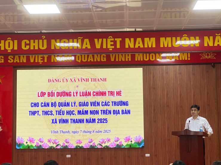 Xã Vĩnh Thanh tổ chức Lớp bồi dưỡng, tập huấn lý luận chính trị hè năm 2025 cho đội ngũ cán bộ quản lý giáo dục, giáo viên.- Ảnh 1.