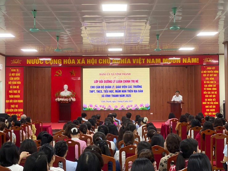 Xã Vĩnh Thanh tổ chức Lớp bồi dưỡng, tập huấn lý luận chính trị hè năm 2025 cho đội ngũ cán bộ quản lý giáo dục, giáo viên.- Ảnh 2.