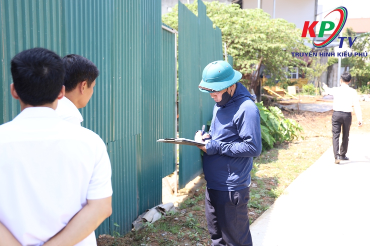 Đoàn công tác UBND xã Kiều Phú kiểm tra công tác quản lý đất đai, trật tự xây dựng trên địa bàn- Ảnh 3.