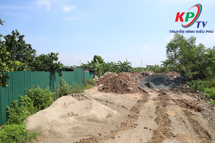 Đoàn công tác UBND xã Kiều Phú kiểm tra công tác quản lý đất đai, trật tự xây dựng trên địa bàn- Ảnh 6.