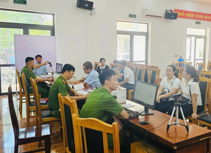 CÔNG AN XÃ THIÊN LỘC TRIỂN KHAI CẤP ĐỔI THẺ ĐẢNG VIÊN THEO QUY ĐỊNH MỚI.- Ảnh 1.