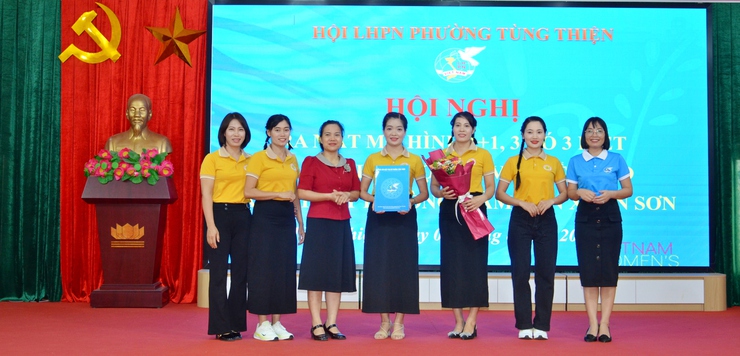 Ra mắt mô hình “1+1” “3 có 3 biết” và CLB Dân vũ thể thao tại Chi hội phụ nữ Trường mầm non Xuân Sơn

- Ảnh 1.