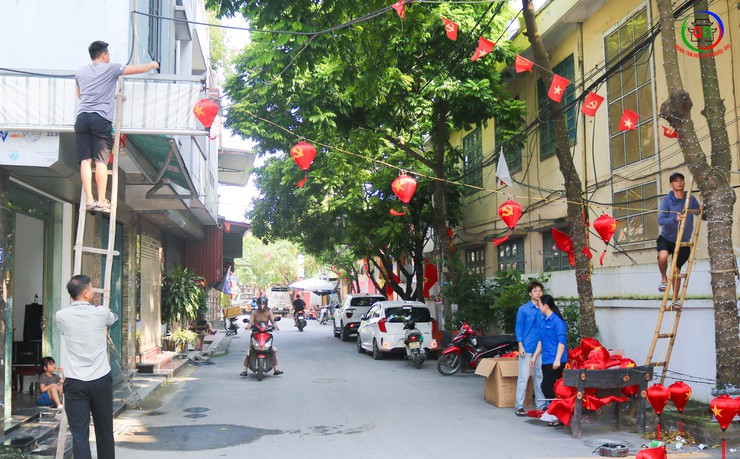 Thôn Du Nghệ sôi nổi ra quân trang trí khánh tiết, thiết thực chào mừng các ngày lễ lớn và Đại hội Đảng bộ xã Quốc Oai lần thứ I, nhiệm kỳ 2025 – 2030- Ảnh 5.