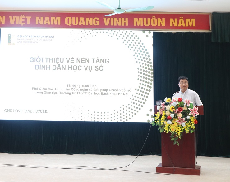 Phường Tây Tựu phát động phong trào “Bình dân học vụ số” và triển khai Chỉ thị số 11/CT-UBND ngày 24/7/2025 của UBND thành phố Hà Nội- Ảnh 4.