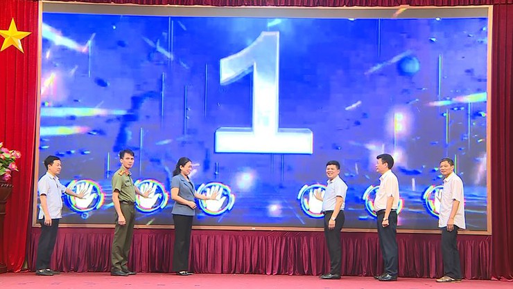 Xã Phúc Thọ phát động Phong trào "Bình dân học vụ số" và triển khai Chiến dịch "45 ngày đêm ra quân hỗ trợ hoạt động chuyển đổi số"- Ảnh 6.