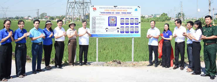 KHỞI CÔNG XÂY DỰNG NHÀ “ĐẠI ĐOÀN KẾT” TẠI THÔN DŨNG CẢM VÀ GẮN BIỂN CÁC CÔNG TRÌNH CHÀO MỪNG ĐẠI HỘI ĐẢNG.- Ảnh 5.