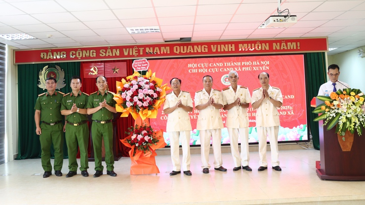 Lễ Công bố Quyết định thành lập chi Hội Cựu Công an nhân dân xã Phú Xuyên- Ảnh 2.