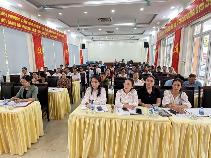 Phường Kiến Hưng triển khai công tác đổi thẻ đảng viên và thí điểm thủ tục thu, nộp đảng phí trên cổng dịch vụ công quốc gia- Ảnh 3.