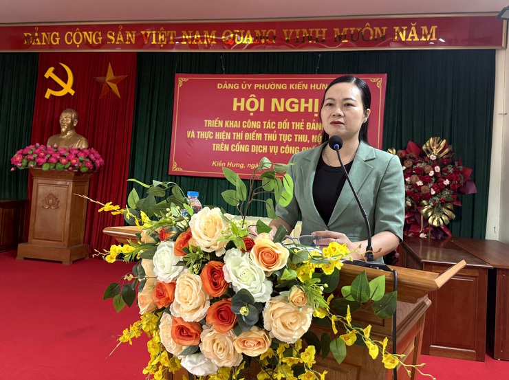 Phường Kiến Hưng triển khai công tác đổi thẻ đảng viên và thí điểm thủ tục thu, nộp đảng phí trên cổng dịch vụ công quốc gia- Ảnh 1.