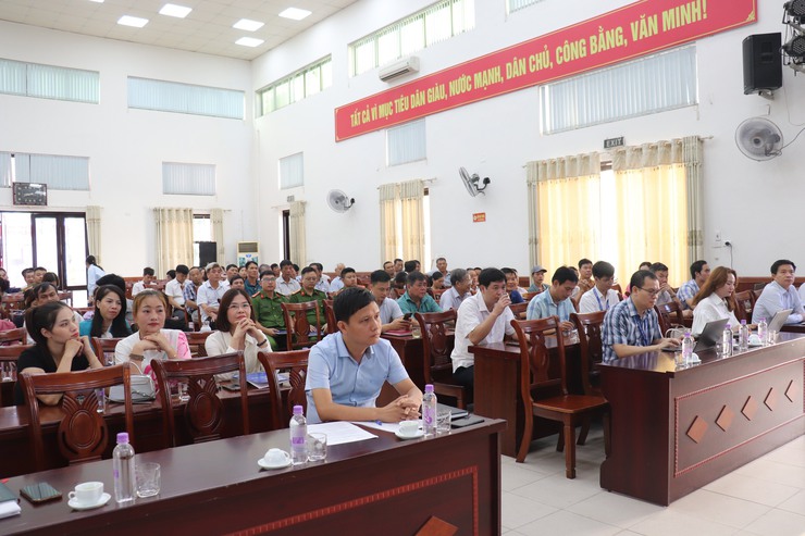 Xã Bát Tràng triển khai Chiến dịch "45 ngày đêm ra quân hỗ trợ chuyển đổi số"- Ảnh 1.
