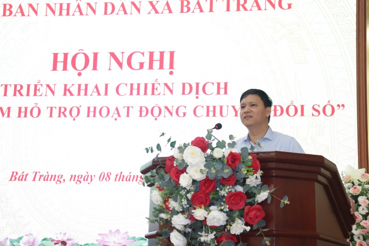 Xã Bát Tràng triển khai Chiến dịch "45 ngày đêm ra quân hỗ trợ chuyển đổi số"- Ảnh 2.